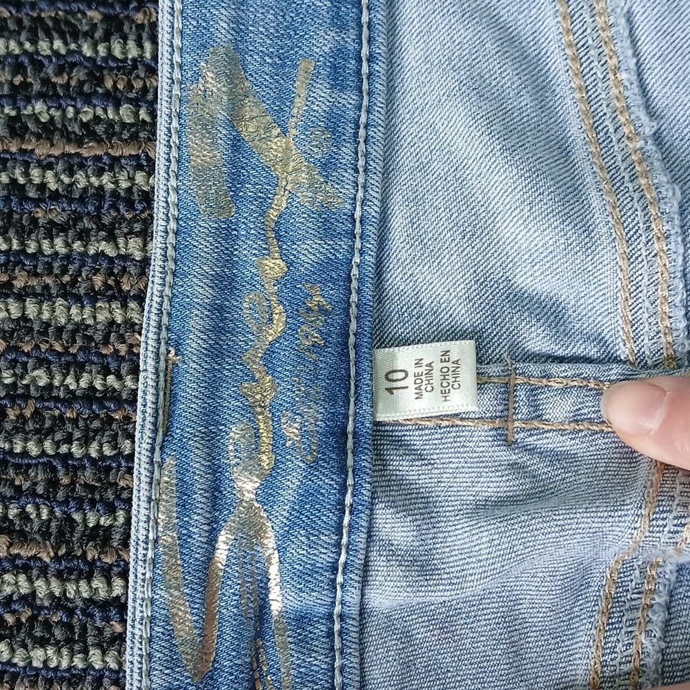 Seven7 Weekend Distressed Jean Shorts Size 10 - Picture 2 of 5